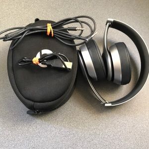 Silver Beats Solo 2 Wireless